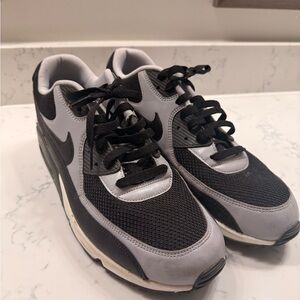 Nike Men's Black and Gray Shoes